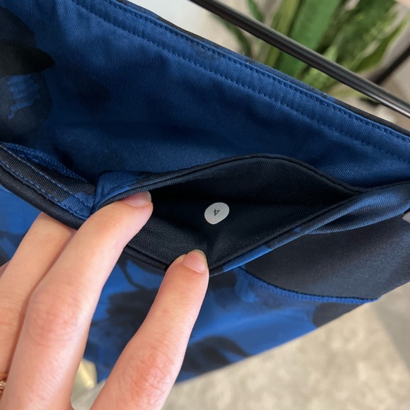 Lululemon Wunder Under | Size 4 | Dark Blue | Med Rise | GREAT Condition - Picture 4 of 5